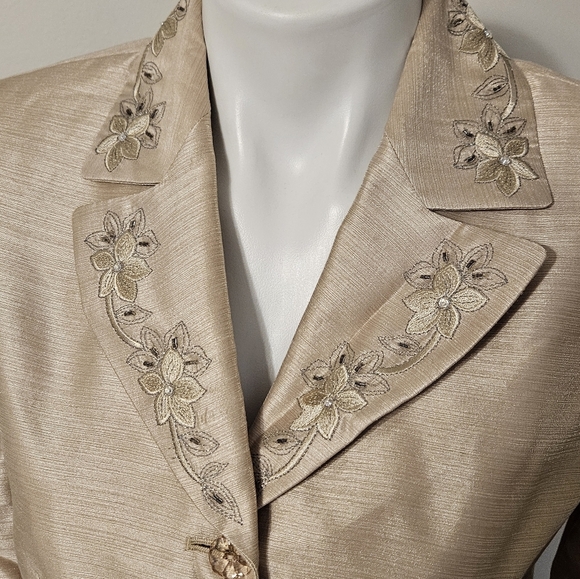 Le Suit 2 Piece Embroidered Jacket and Pants Set Size 6 NWT - Picture 6 of 16